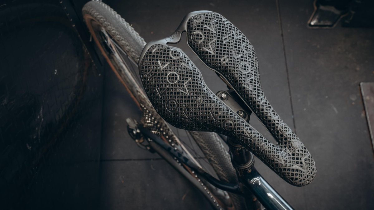 The Angel Revo 3D uses a 3D-printed lattice structure to provide targeted support where pressure builds under load. Designed for aggressive riding positions and sustained efforts, it delivers stability without relying on excess padding.

velosaddles.us/product/angel-…