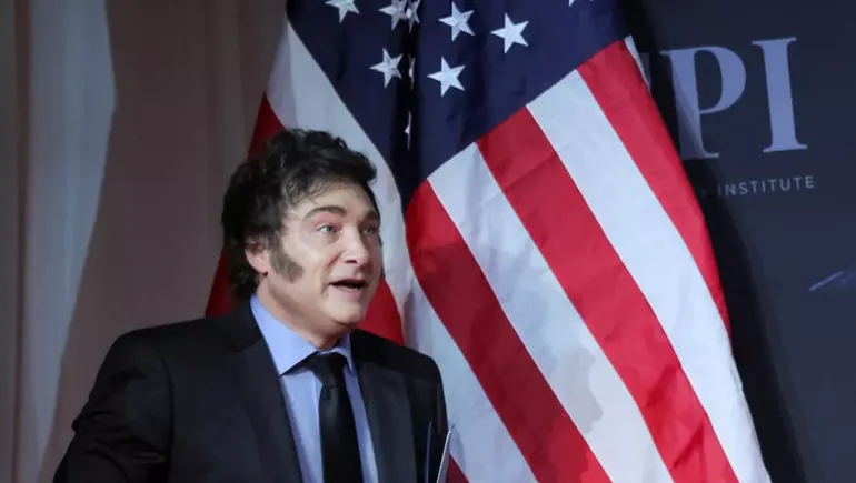 MatiAromi's tweet image. Milei viaja a ESTADOS UNIDOS OTRA VEZ kasdkjasdka ya fue 14 VECES, mientras aca vemos como se CIERRAN FABRICAS y se esta discutiendo si esta bien que te DESCUENTEN EL SUELDO porque no podes ir a trabajar si te agarro CANCER

Estan PELOTUDEANDO a TODOS los ARGENTINOS.