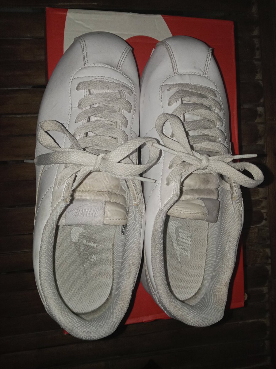 puoseng's tweet photo. WTS lagi BU Nike Cortez size 40.5
beli di foot locker 600k
minus pemakaian dan belum cuci aja,masih ada dus nya.
no COD,langsung ambil ke rumah daerah Manyar,Surabaya.
kalo ada yang perlu di tanyakan bisa langsung DM

#wts #zonauang #surabaya

price: 380k https://t.co/3z2cLY3C9f