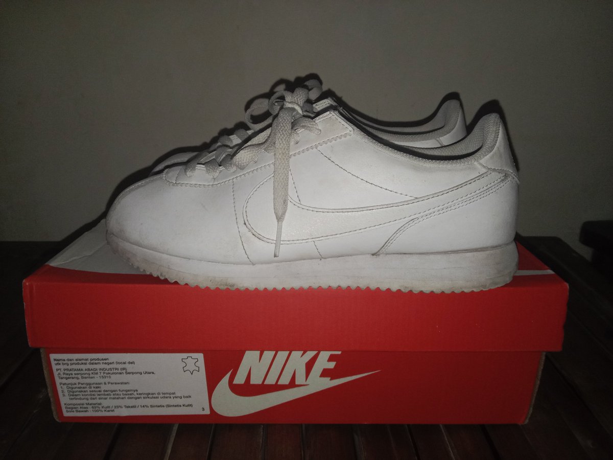 puoseng's tweet photo. WTS lagi BU Nike Cortez size 40.5
beli di foot locker 600k
minus pemakaian dan belum cuci aja,masih ada dus nya.
no COD,langsung ambil ke rumah daerah Manyar,Surabaya.
kalo ada yang perlu di tanyakan bisa langsung DM

#wts #zonauang #surabaya

price: 380k https://t.co/3z2cLY3C9f