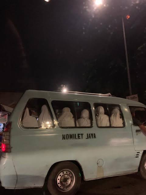 KOS (komunitas orang sinting ) tweet media