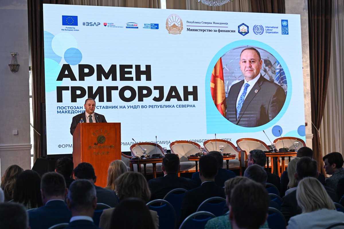 ArmenGrigoryan8's tweet image. Formalization of #InformalEconomy in 🇲🇰. Together with PM @MickoskiHM &amp;amp; @VladaMK, signing the #Declaration. With 🇸🇰support @SlovakEmbassyMK, @UNDPMK creating hard data 2 reduce losses, boost competitiveness and build a resilient budget that is fair for all. Towards fairer society