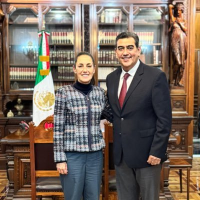 Dentro de los cambios que hará la presidenta <a href="/Claudiashein/">Claudia Sheinbaum Pardo</a> está llevar al gobernador poblano <a href="/SergioSalomonC/">Sergio Salomón</a> a la SEGOB.
Así lo escribe <a href="/SGarciaSoto/">Salvador García Soto</a> 

"El tercer cambio que viene y que tiene que ver con ajustes decididos desde Palacio Nacional, es la salida de la secretaria de