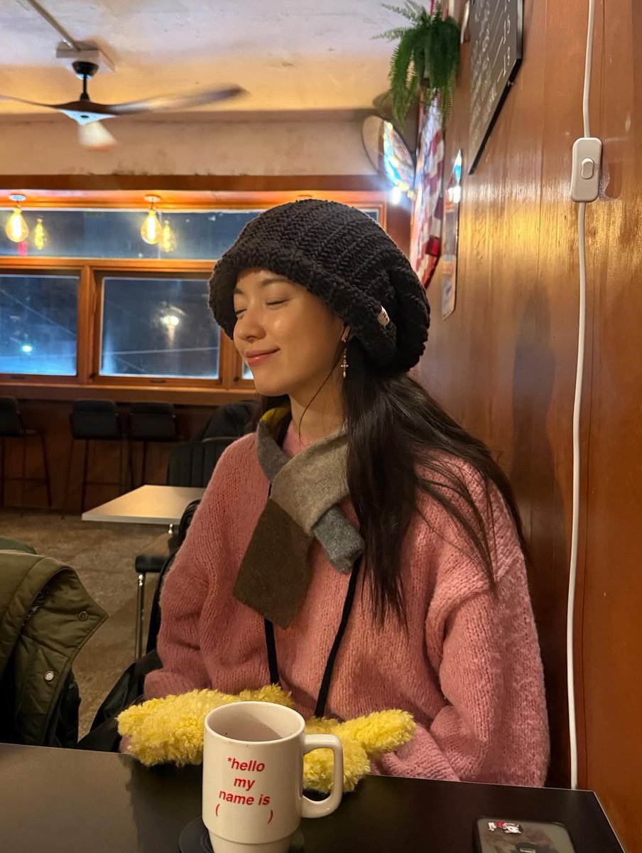 mama hyojoo so cute in that beanie