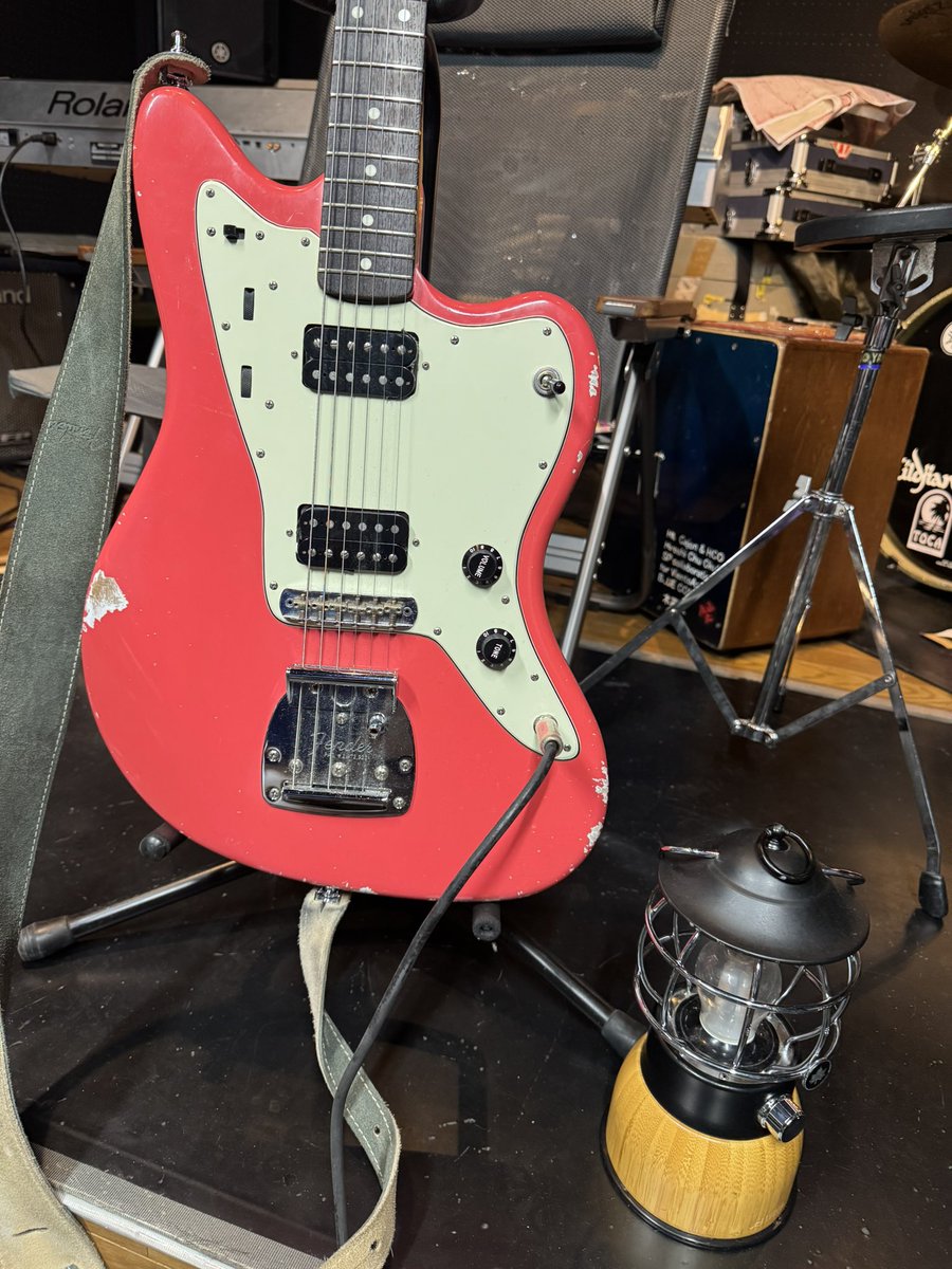 このモヤマスター、ボディがフィエスタレッドってカラーなんですけど