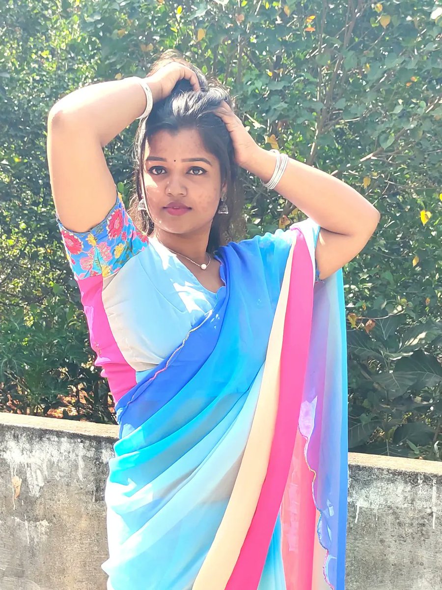 KollywoodCinima's tweet photo. Preethi Francis stuns in a saree photoshoot on her house terrace, radiating traditional elegance, graceful charm, and captivating beauty in a serene setting β¨
#PreethiFrancis #KollywoodCinima #KcGallery #Sai #Cinema #Heroine #Actress https://t.co/W97iJvjaNy