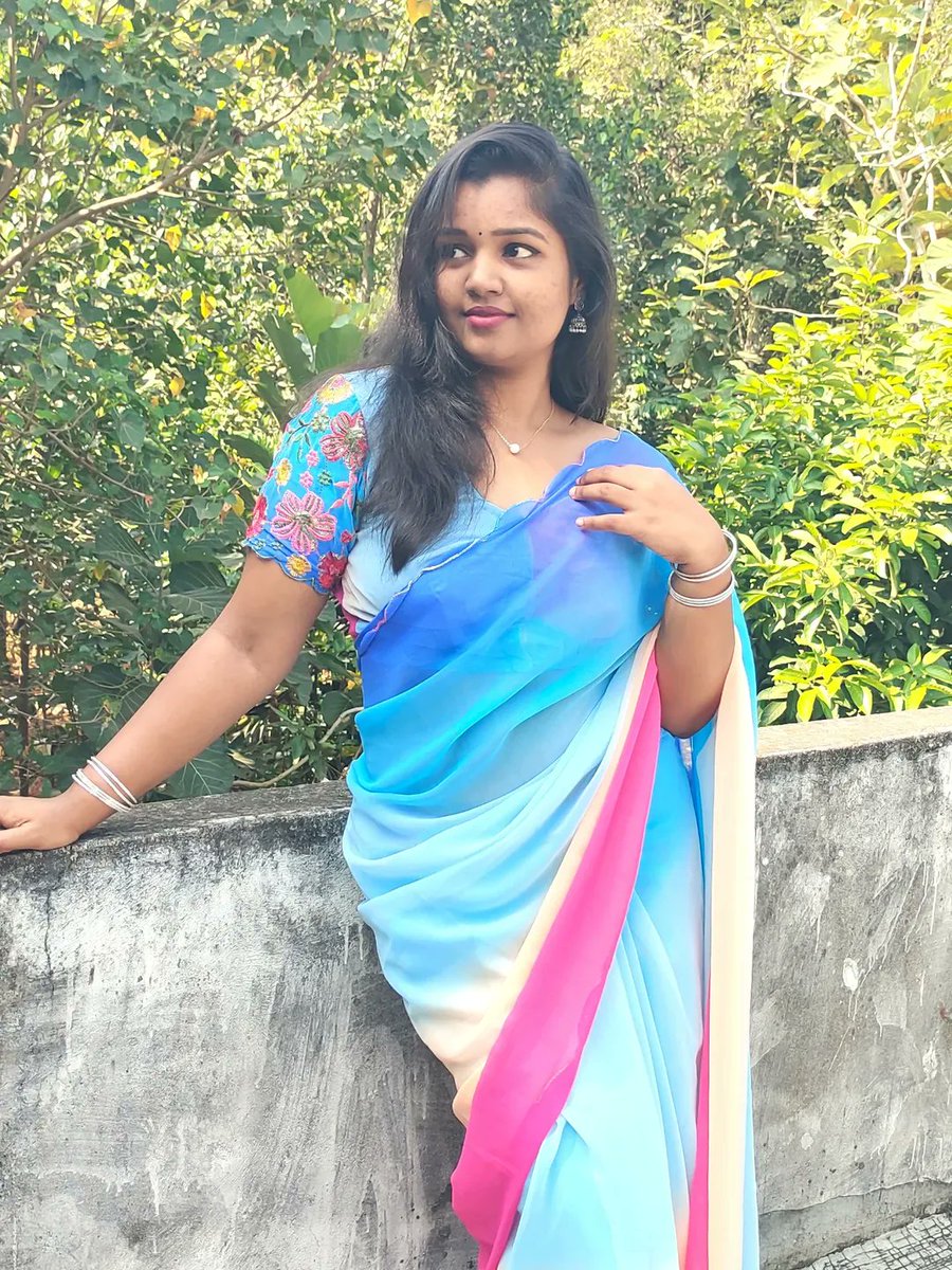 KollywoodCinima's tweet photo. Preethi Francis stuns in a saree photoshoot on her house terrace, radiating traditional elegance, graceful charm, and captivating beauty in a serene setting β¨
#PreethiFrancis #KollywoodCinima #KcGallery #Sai #Cinema #Heroine #Actress https://t.co/W97iJvjaNy