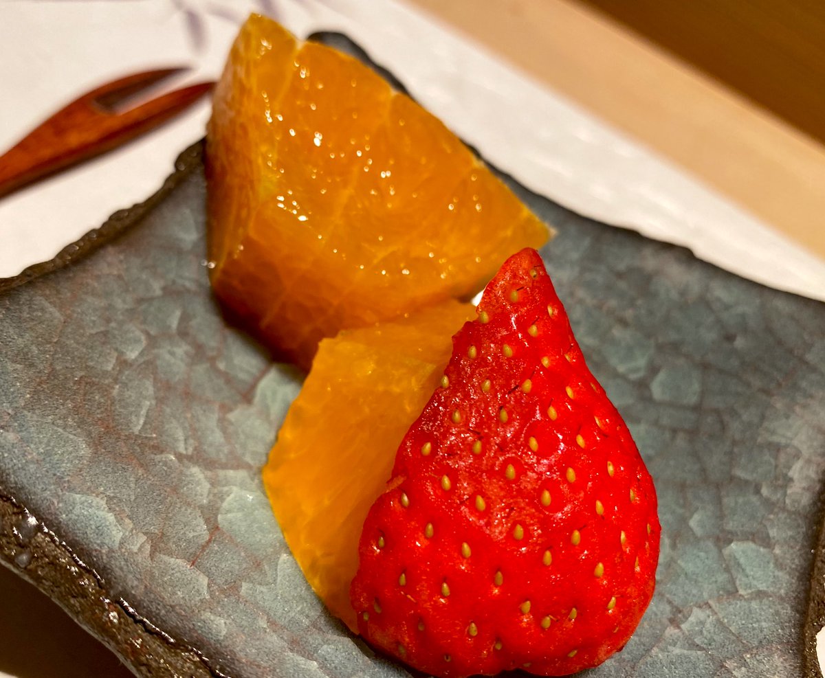 イカ飯寿司
マグロ
かんぴょーーーーーーーー
せとかといちご

うまみみみみみみみみみみみみみみみみみ

イカは60℃以下で調理しておるからとろける柔らかさ…♡ 