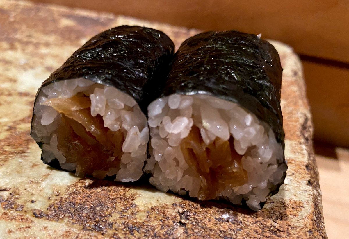 イカ飯寿司
マグロ
かんぴょーーーーーーーー
せとかといちご

うまみみみみみみみみみみみみみみみみみ

イカは60℃以下で調理しておるからとろける柔らかさ…♡ 