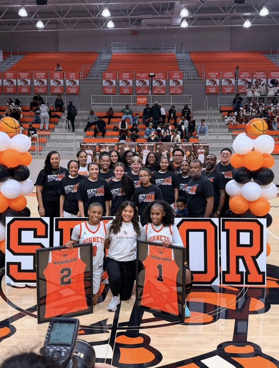 BTWladyhornets tweet media