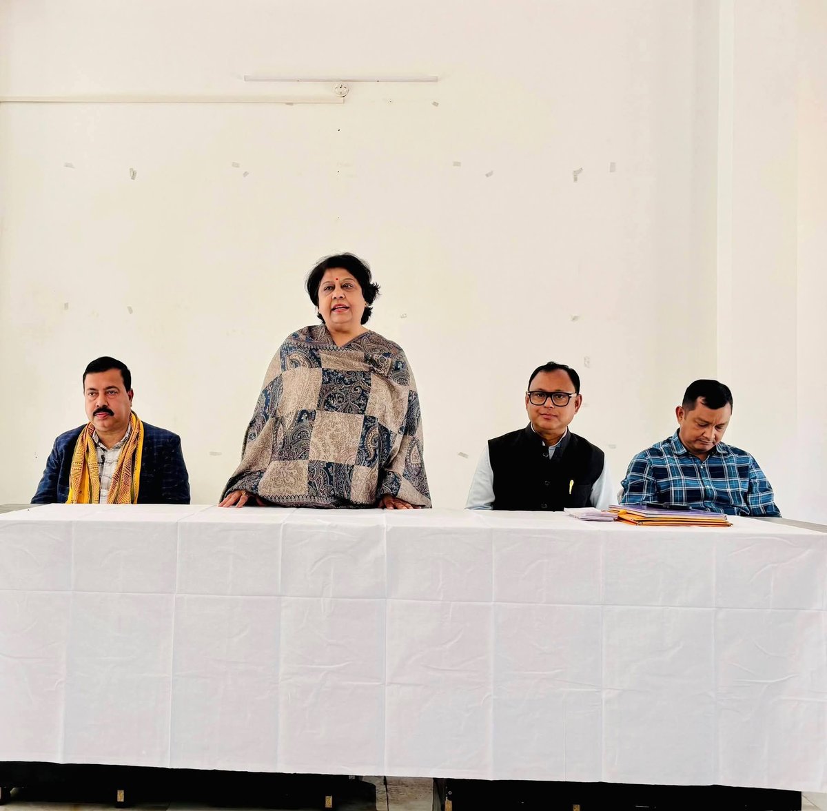 आज पार्टी के गोआलपारा दोनों विधानसभा क्षेत्र (दुधनोई व गोवालपारा पश्चिम ) में आगामी चुनाव को लेकर जिले व मंडल के पदाधिकारियों के साथ संगठनात्मक बैठक में रहना हुआ,हमारा दृढ़ विश्वास है कि एकजुट प्रयासों, संगठित कार्य पद्धतियों और जनसमर्थन से आगामी चुनावों में सकारात्मक जीत के साथ