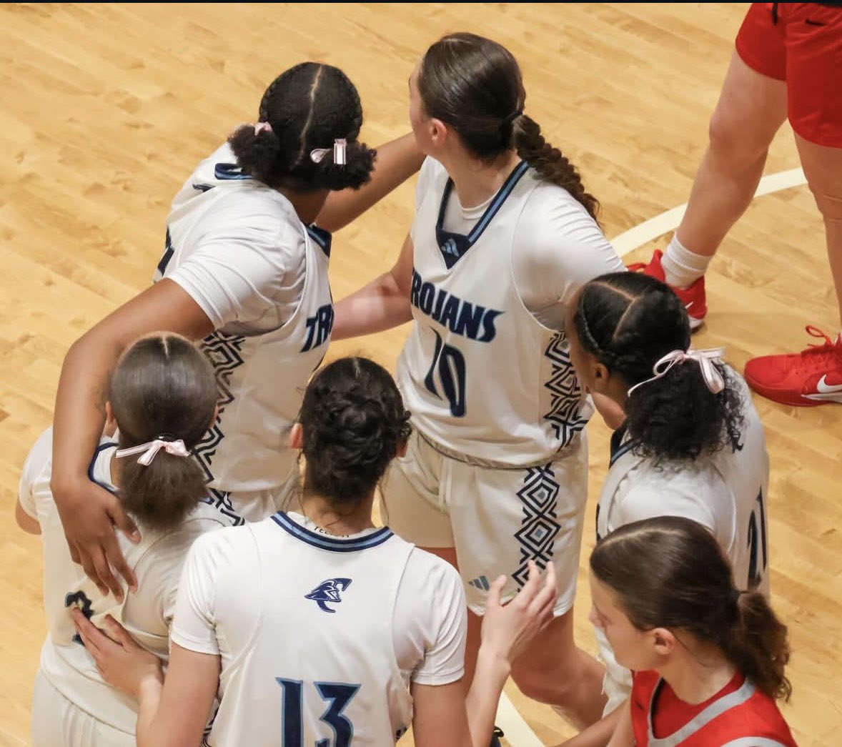 ColbyCC_WBB's tweet photo. 🏀 GAME DAY
🚌 At #17 Hutch CC
🗓️ TODAY
⏰ 5:30CST
🖥️ https://t.co/3rNpbsXgC5
Go Trojans. “WE DO” https://t.co/Ct8n4BR3W7