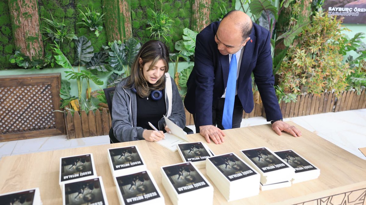 Belediye Başkanımız Nihat Çiftçi, yazar Rümeysa Şancı’nın gerçekleştirdiği imza gününde kendisini tebrik ederek çalışmalarında başarılar diledi.