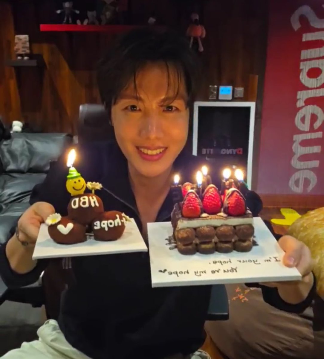 rainbowbts's tweet image. tô chorando