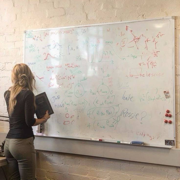 lavientia's tweet photo. 📚📖📑🧐 https://t.co/rYBl5enbP2