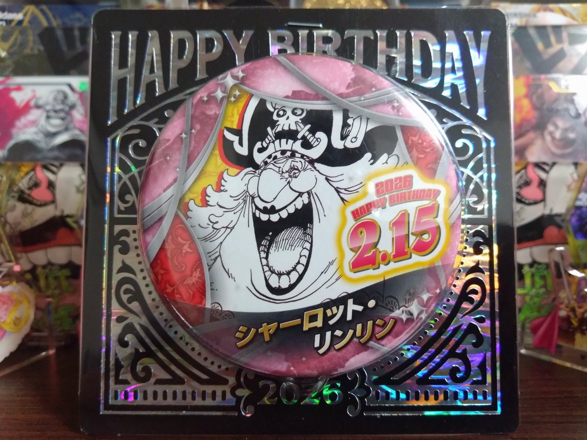 念願のバースデー缶バッジ☺️美しい装飾で開けるのがもったいないです