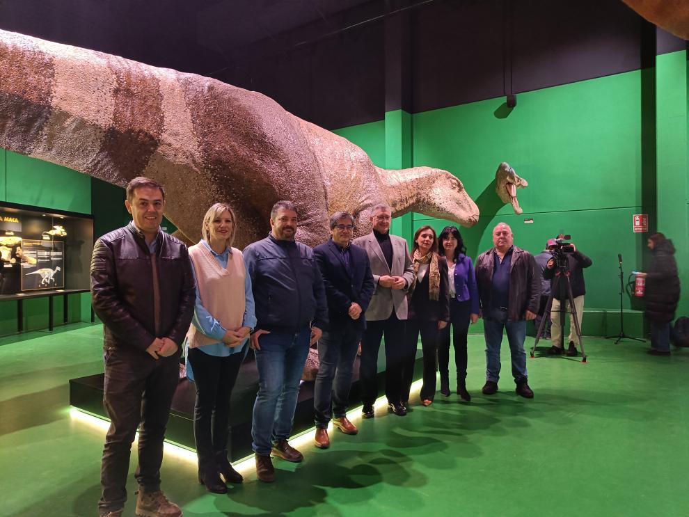DPTeruel's tweet photo. La DPT ha estado presente en la inauguración de Legendark, la sede de Dinópolis en Galve.

La renovación de los contenidos del museo se ha dado a conocer en una presentación a la que han asistido la vicepresidenta primera, Beatriz Martín, y el diputado Pedro Polo. https://t.co/GqDI3TaXhw