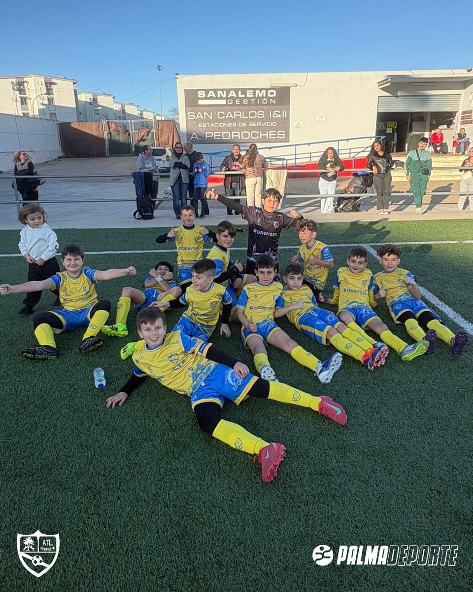 AtcoPalmadelRio's tweet photo. 👨🏽‍🏫 𝐋𝐚 𝐩𝐢𝐳𝐚𝐫𝐫𝐚 𝐝𝐞 𝐥𝐚 𝐜𝐚𝐧𝐭𝐞𝐫𝐚 💛

📊 Jornada marcada por las numerosas suspensiones, pero con nuestros equipos compitiendo y sumando en los campos donde sí hubo fútbol

#LaPizarraDeLaCantera #CanteraAmarilla 🟡🔵 https://t.co/WdoPhXumSP