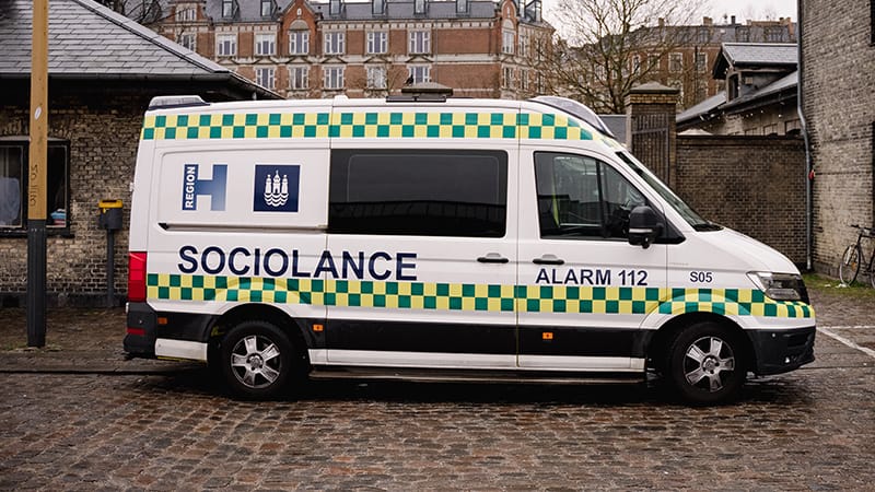 In Danimarca, paramedici e assistenti sociali stanno collaborando per aiutare i residenti vulnerabili, con l'obiettivo di interrompere il circolo vizioso delle crisi e…
mdsc.pe/3ZIEt3a