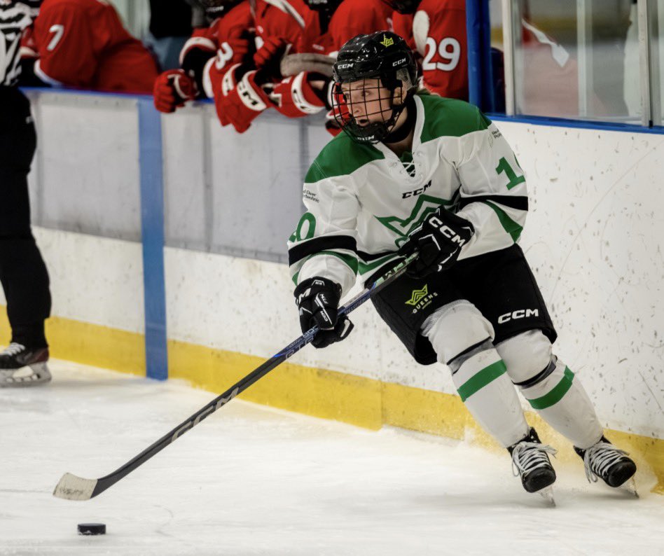 💚👑 Graduating Queen 👑💚 
Our next graduating Queen is #10 Arilyn Toews. 

Arilyn has had a huge impact on our team on and off the ice for the past 5 seasons and contributed to 2 of the Queens championships! Toews is graduating with a Bachelor of Science in Nursing.