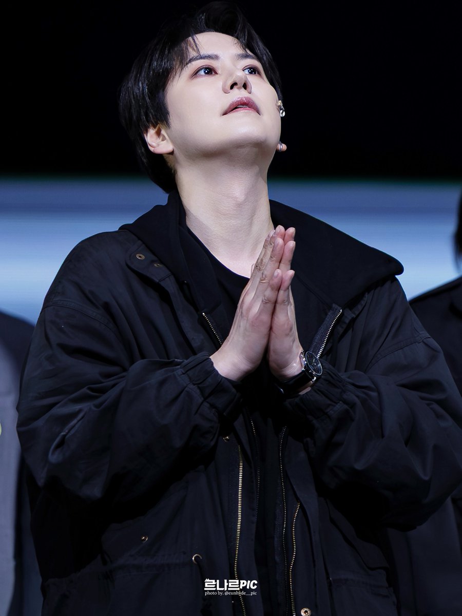 260218 데스노트 커튼콜데이 낮공 

눈에 별 박은걸까.........
크고 반짝반짝하고..🥹✨　
여기저기 관객들 마지막까지 눈에 담기

야가미 라이토 #규현 배우님

#KYUHYUN