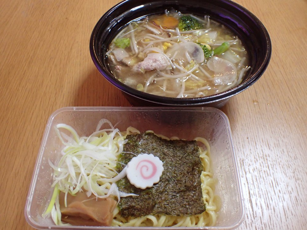 kawagoemizusaki's tweet photo. キッチンとちの木のデリバリー、「なるべく川越産～忍田農園野菜を使用したタンメン(塩)」。野菜が500g入ったタンメンです。
ちょうど野菜を500g食べたいと思ってたんで助かりました！
人参やブロッコリー、カリフラワー、カブ、じゃがいもなど、野菜の種類も豊富。美味しく完食しました！
#川越 https://t.co/8UFWQY0lCm
