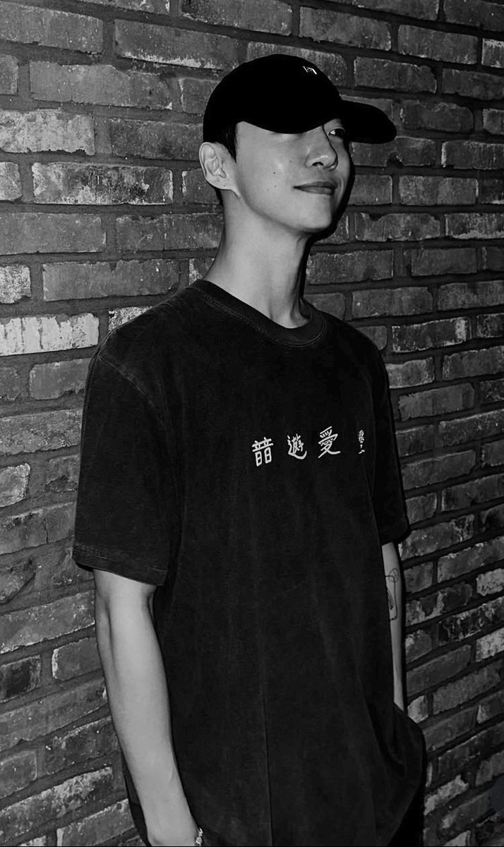 gimsina2165663's tweet photo. Bangstergram 속 저 노래가사...
원곡 들을땐 닿지않던 가사...
어느순간 훅 와닿은 가사...

술에 애정있는 내게 '진로'는...
힘들때 지칠때 그리움이 사무칠때
그래서 그냥 취하고 싶을때 찾게 되는...

당신의 '진로'가 저 '가사'가 같은 의미일까요?
진심 당신이 편안하길 바랍니다
Bang Night 🌛 https://t.co/Hk4vHXUwse