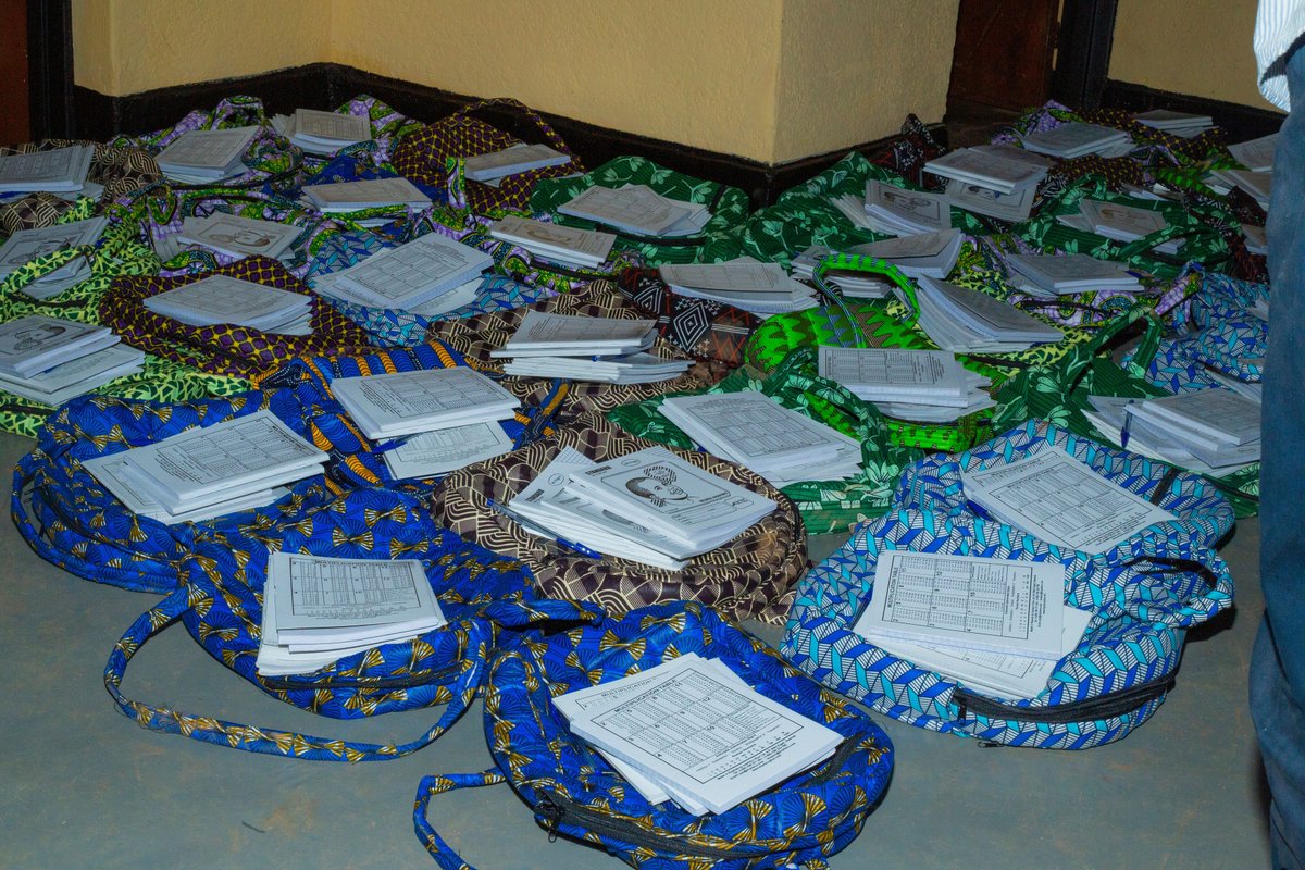 peaceduiniative's tweet photo. 📷 Supporting Vulnerable Youth Through Education!
PeacEdu Initiative Rwanda is proud to have distributed scholastic materials including books, pens, pencils, and school bags to 70 youths affiliated with our programs.
#wovenfoundation #woventeaching #KayonzaDistrict https://t.co/DpKnFRwlur