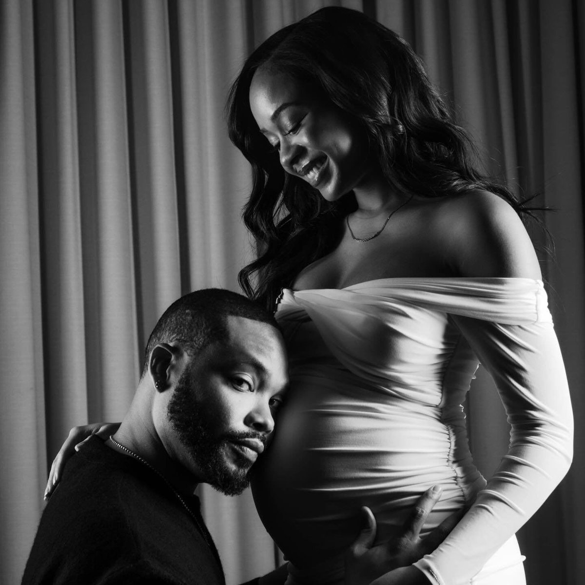 GilbertoBrenis's tweet photo. Ellos son #JasminLawrence y #EricMurphy quienes revelaron que serán padres por primera vez. Lo que convierte a #MartinLawrence y #EddieMurphy en abuelos del mismo nieto. https://t.co/DtyEYsOP0D