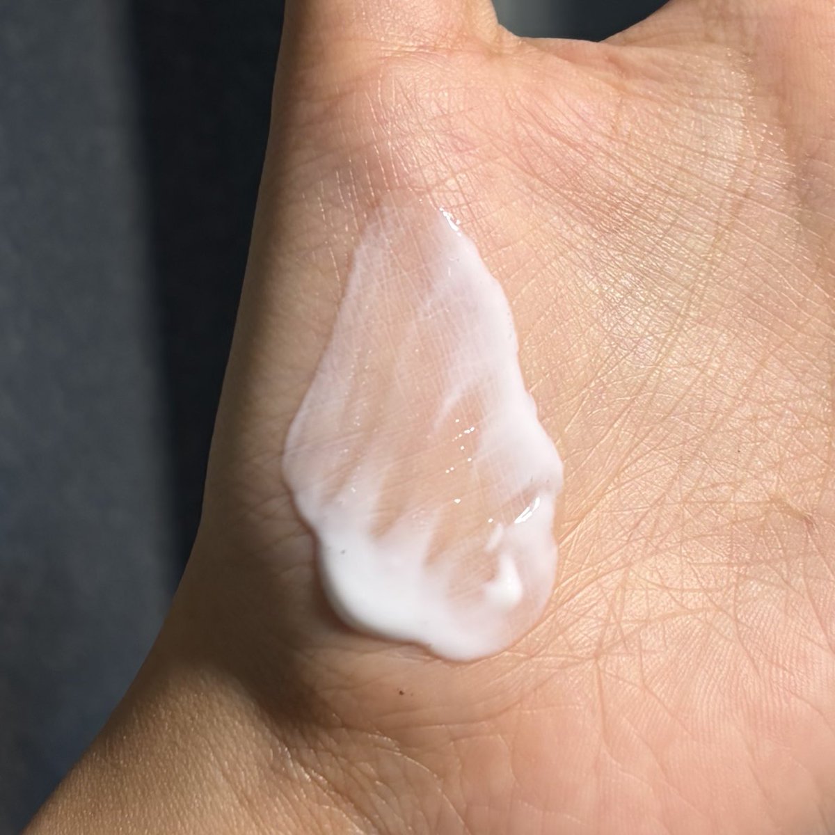 Pemilik sensitive + acne prone skin pasti paham kenapa gabisa asal pake sunscreen, salah dikit yaa bisa jerawatan💁🏻‍♀️