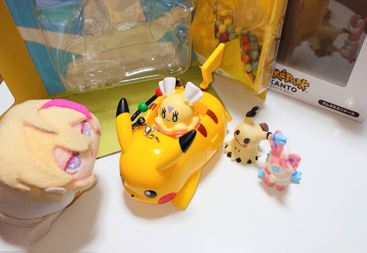 ポケパークの ピカピカパラダイス・ピカチュウ型ラムネ&ミニケース