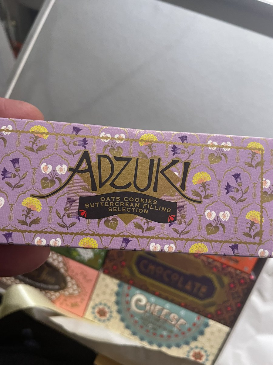 notodon's tweet photo. バレンタインにいただいた冷蔵庫から出したら、15秒以内に食べないといけないんだって。パッケージもオシャレ。 https://t.co/69GkYDrTrs