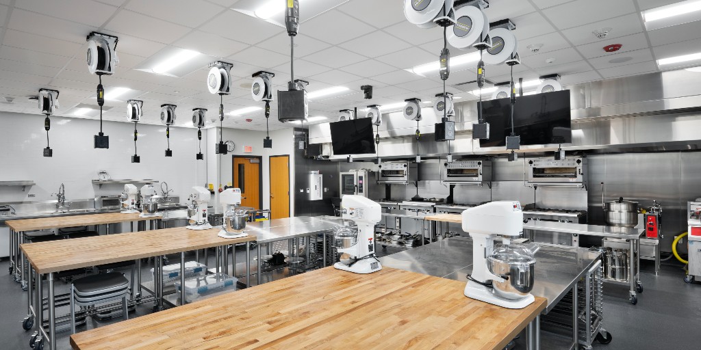 Fanning Howey tweet media