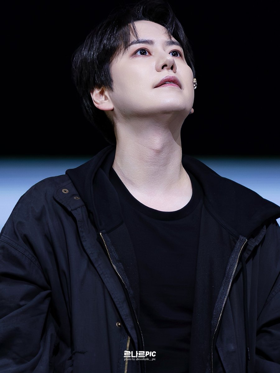 260218 데스노트 커튼콜데이 낮공 

잘생깃네~(๑･̑◡･̑๑)

야가미 라이토 #규현 배우님

#KYUHYUN