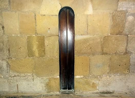 JOP_1985's tweet image. Medieval monks solved gluttony with a 32cm doorway to the kitchen.

If you fit, you feast.
If you don’t, you fast.

Centuries later we invented diet apps.

Progress is just better marketing.

#History #HumanNature #JosatiricoStyle