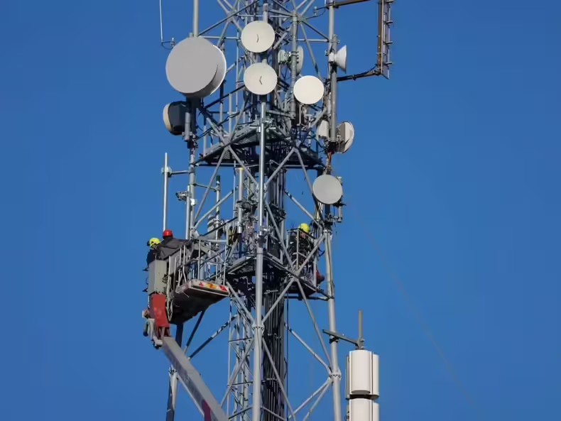 BusInsiderSSA's tweet photo. MTN Group has agreed to buy IHS Towers in a $6.2 billion all-cash deal.

Shareholders will receive $8.50 per share, representing a 36% premium.

The transaction will see IHS delisted from the New York Stock Exchange.

MTN says the move strengthens its control over critical digital infrastructure across Africa.
