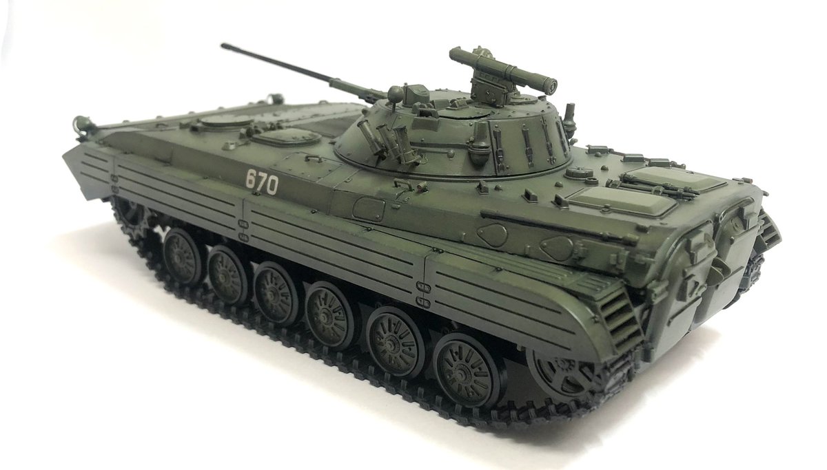 ドラゴン 1/35 BMP-2歩兵戦闘車　（完成品） ズベズダ1/35 BMP-2歩兵戦闘車も完成。 中身はBRDM-2と同じ時期に出た