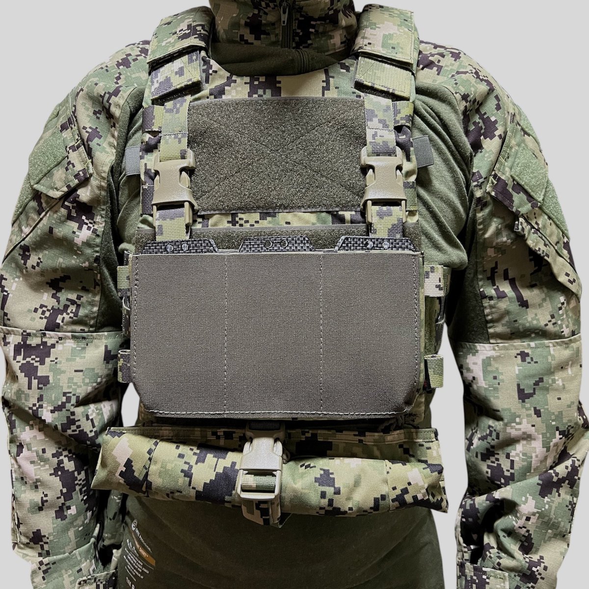Platatac ASAD Clip Up Dump Pouch クリップアップ ダンプポーチのマルチカムカラーが再入荷しました。

また、今回AOR1とAOR2カラーが新入荷しています。

savanna.thebase.in/items/116571501

ベルクロでプレキャリやリグの下部に取り付けるダングラースタイルのロールアップダンプポーチです。