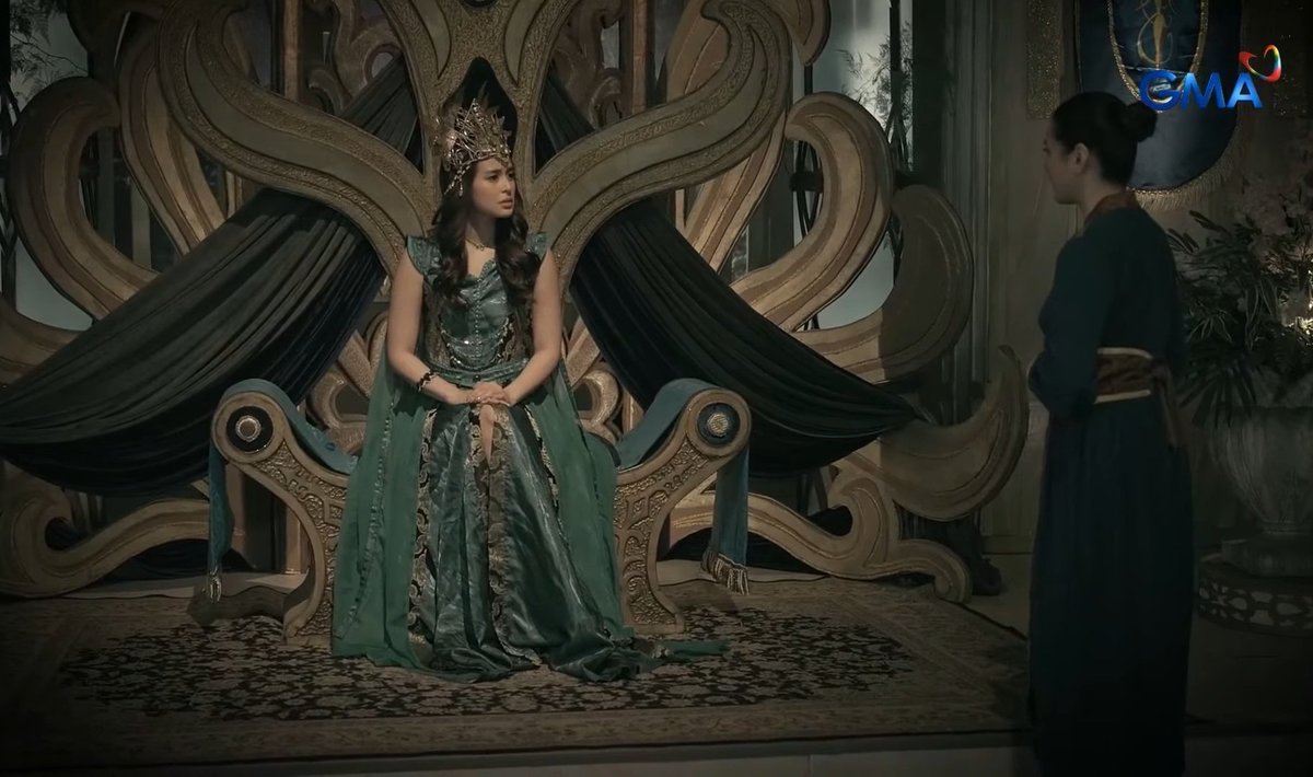 ecorreidiuhara's tweet photo. THESE SHOTS OF ALENA WERE VERY ENCANTADIA 2016!!! 

They even added that green cloth behind Alena's throne as a call back to the 2016's throne design 😭💚👏🏻

Very good ang buong prod team sa episode tonight huhu thank yooooou for this! 👏🏻
#SanggreTumitindingGalit https://t.co/ZY5Ltgogpw
