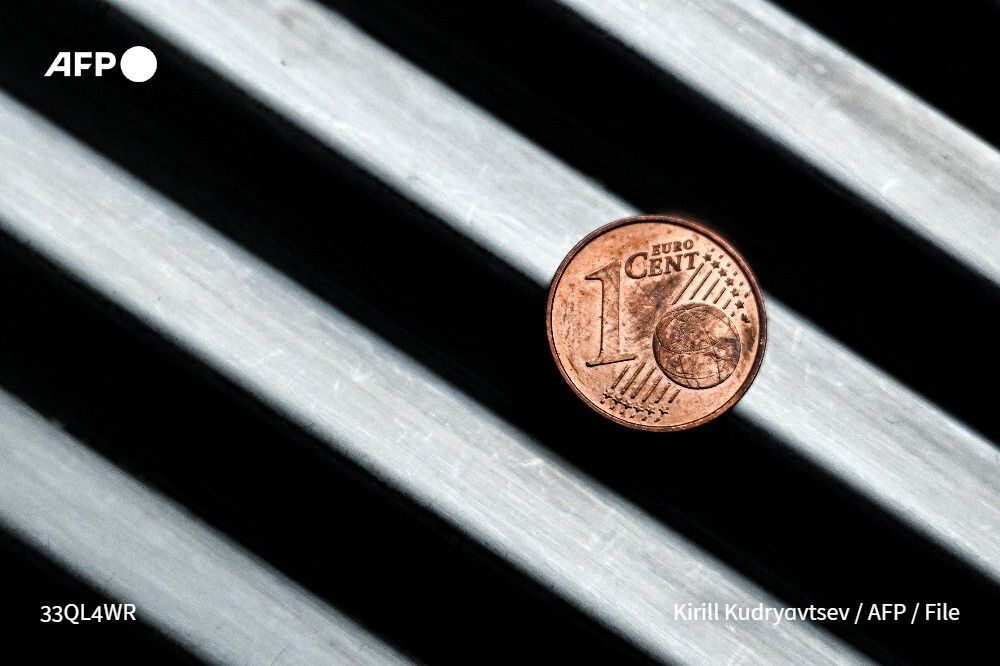 🇪🇸 Spanish police say they have arrested a 20-year-old man who allegedly hacked a hotel booking website to reserve luxury rooms for as little as one cent, in the first known cybercrime of its kind. 
➡️ u.afp.com/S6dM