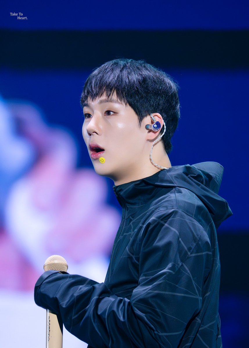 aro_monbebe's tweet photo. 260131 2026 MONSTA X WORLD TOUR
[THE X : NEXUS] DAY2 
목 나갔다니까 머리 콩콩하면서 걱정만두 된 거 봐...
하 깜장콩 귀여워 잡아먹을ㄲㅏ..
#주헌 #JOOHONEY #몬스타엑스 #MONSTAX https://t.co/StlImBbZqK