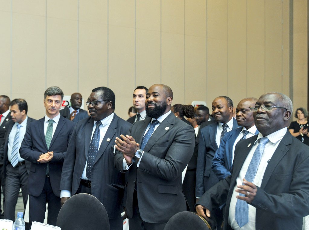 JitoKayumba's tweet photo. The Zambian Kwacha: A Year of Strength...

​Over the last 12 months, the Kwacha has appreciated by 51.9% against the USD (from ~K27.96 to ~K18.47).

​This essentially means the local cost of USD-priced imports should have dropped by 33.9% factoring asymmetric scaling and inflation. 

It's time for an evaluation of this assumption. What's your take? Do you feel that prices of commodities are responding, and add (with a reasonable explanation) which goods' prices need to come down based on the Kwacha appreciation. 

Let's compare their cost over the last 12 months so we can work on needed interventions...