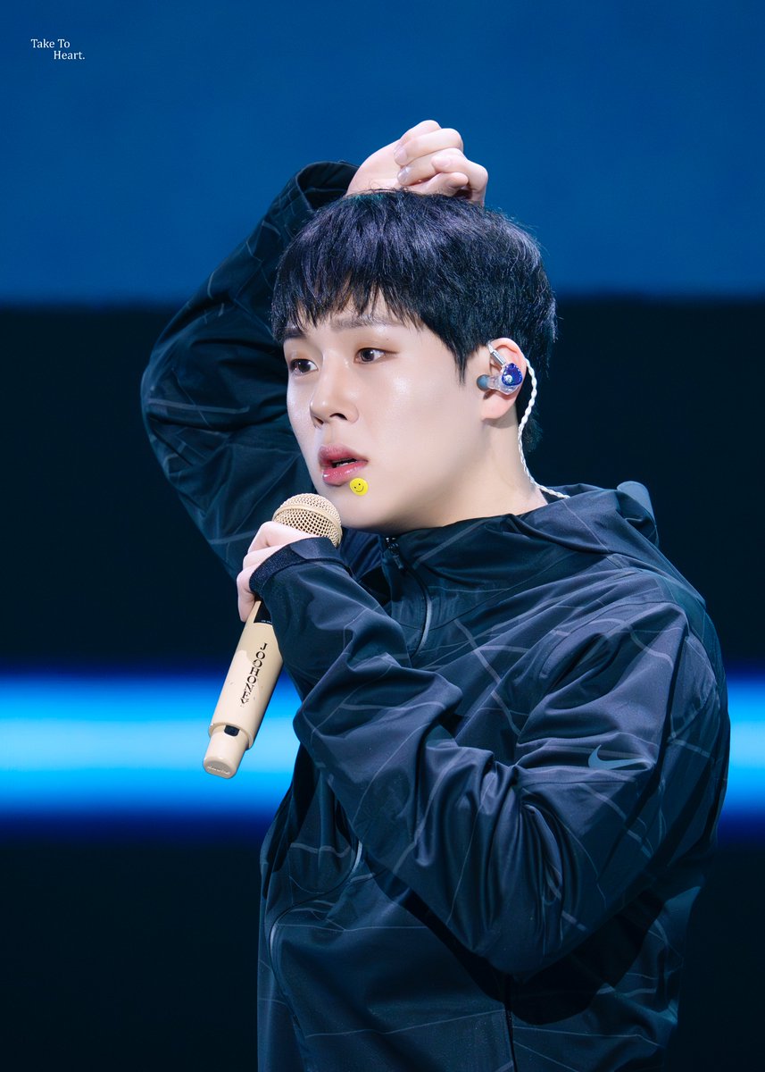 aro_monbebe's tweet photo. 260131 2026 MONSTA X WORLD TOUR
[THE X : NEXUS] DAY2 
목 나갔다니까 머리 콩콩하면서 걱정만두 된 거 봐...
하 깜장콩 귀여워 잡아먹을ㄲㅏ..
#주헌 #JOOHONEY #몬스타엑스 #MONSTAX https://t.co/StlImBbZqK