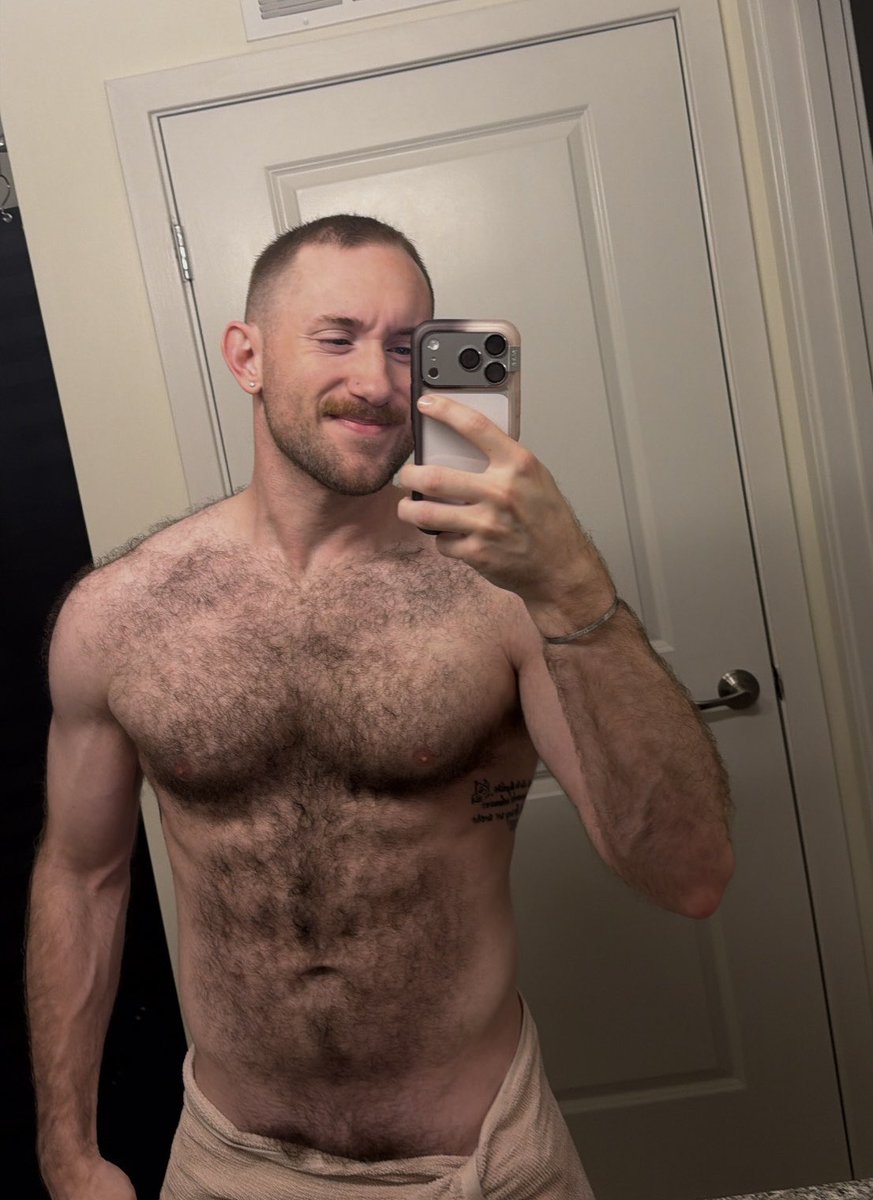 ryanstephen0's tweet image. hair done, nails done too 🫰🏻