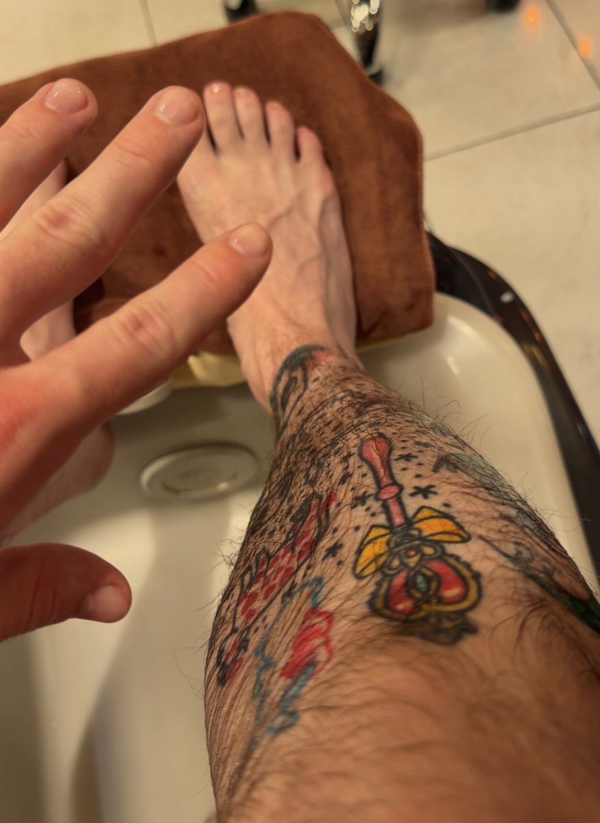 ryanstephen0's tweet image. hair done, nails done too 🫰🏻