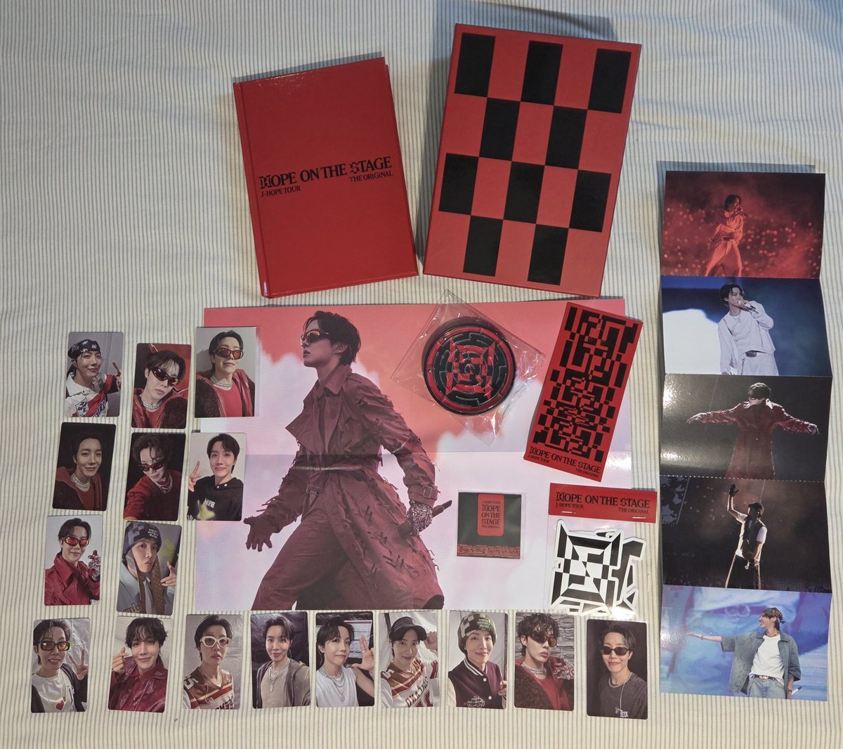 Yoonigiri3's tweet photo. 🐿 GA 🐿

Inclusions from HOTS [no digital code]
RT and like to enter
Worldwide, but not US [tariffs, sorry]
Closes Weds 25th Feb
#JHOPE #HOTS @BTS_twt https://t.co/DgOxoFpZ9B