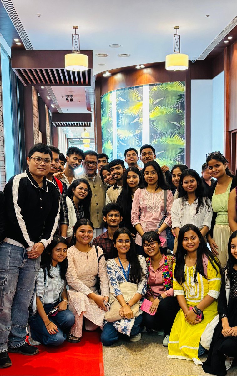 আজি কটন বিশ্ববিদ্যালয় আৰু গুৱাহাটী বিশ্ববিদ্যালয় শিক্ষাৰ্থীৰ এটি দলে অসম বিধানসভাৰ প্ৰত্যক্ষ বাজেট সত্ৰ পৰিদৰ্শন কৰে ।

#ABVP #AssamLegislativeAssembly