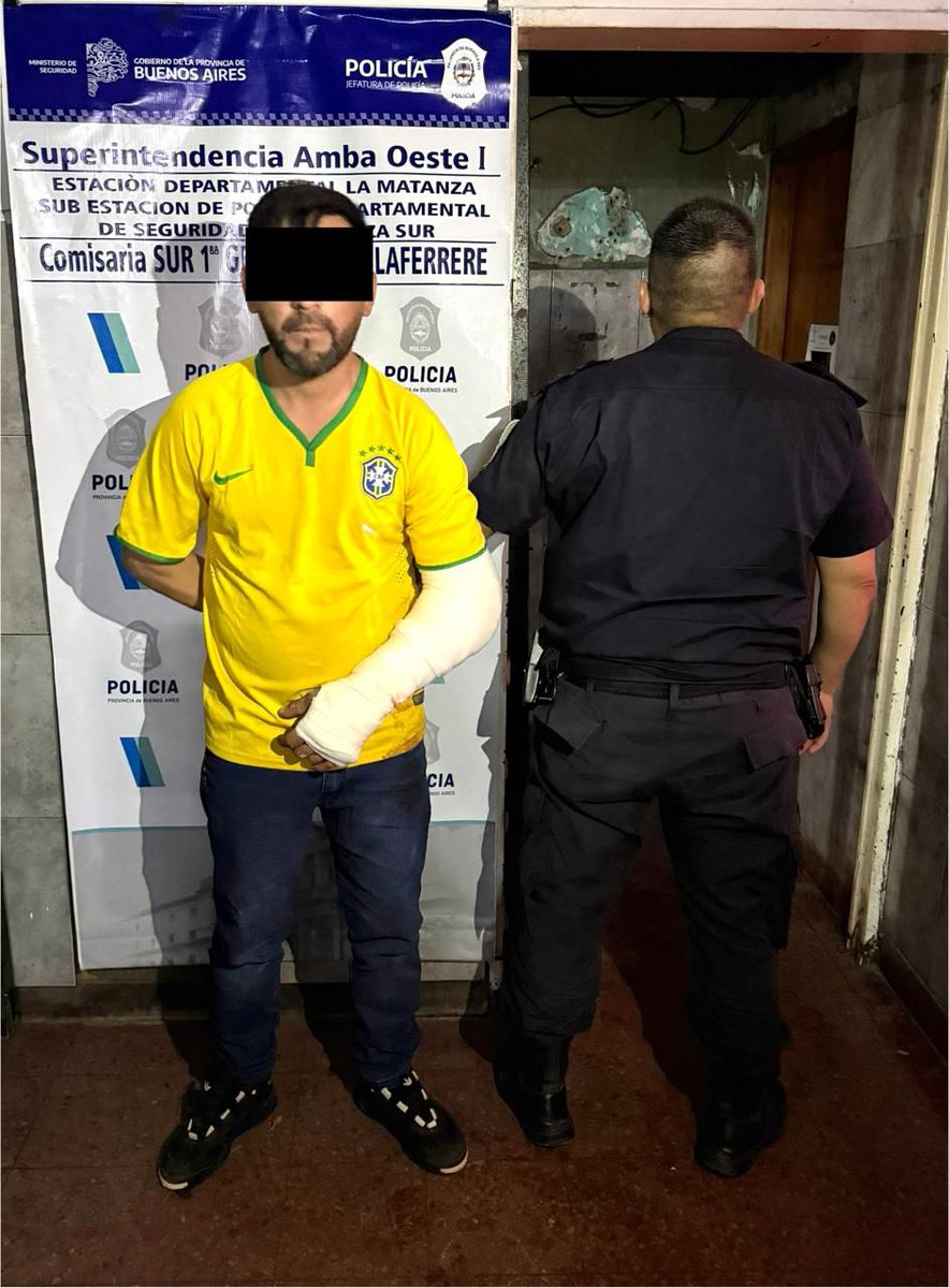 Hechosanderecho's tweet photo. 🚨#Laferrere 
Un agente de seguridad, que también trabaja para la aplicación de viajes DiDi, se defendió a los tiros por un intento de asalto en Luis Vernet y Soberanía Nacional. Uno de los delincuentes que lo emboscó resultó herido y cayó detenido cuando poco después intentó buscar ayuda en el hospital Simplemente Evita. Hacía cinco meses había recuperado la libertad.