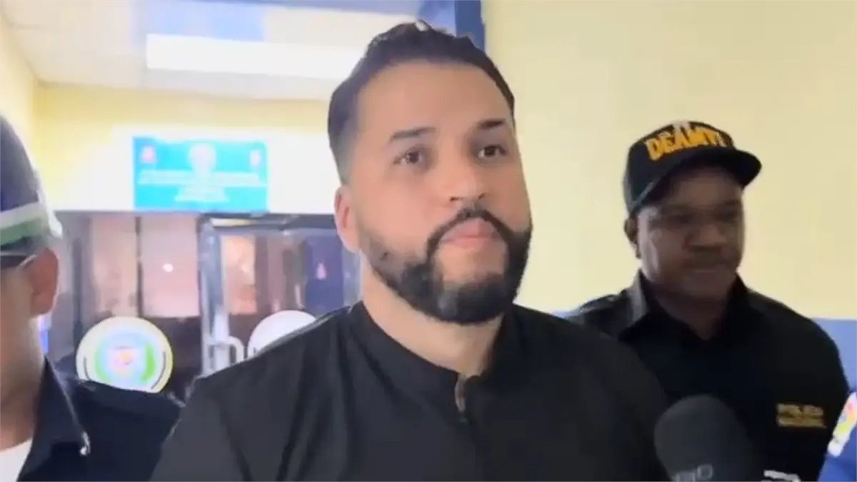 SIN24Horas's tweet photo. Apresan a ginecólogo por supuesto abuso sexual en consulta #NoticiasSIN 

Detalles en: https://t.co/ub4K9fqjtp https://t.co/BeFVMzZGA9