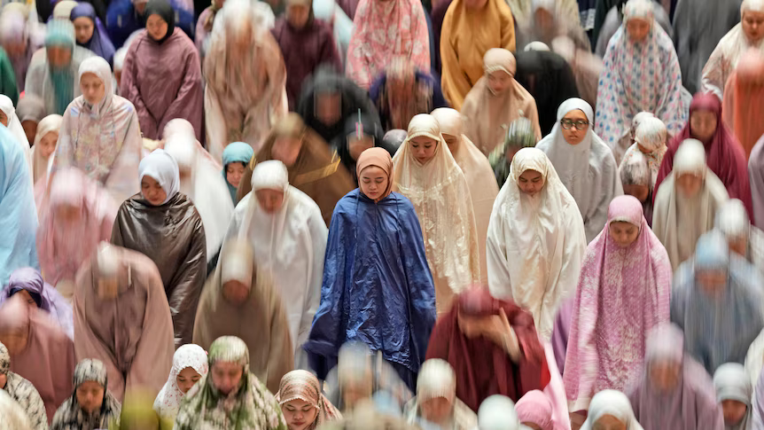 ClubConcrave's tweet image. Ramadan Mubarak to all our Muslim friends! 🌙✨

Pope Crave has donated 70 halal-certified meals to a family in Gaza, and we encourage you to join @WCKitchen's mission to deliver 7 million meals to Palestinian households.

Food, without conditions. During Ramadan and always.